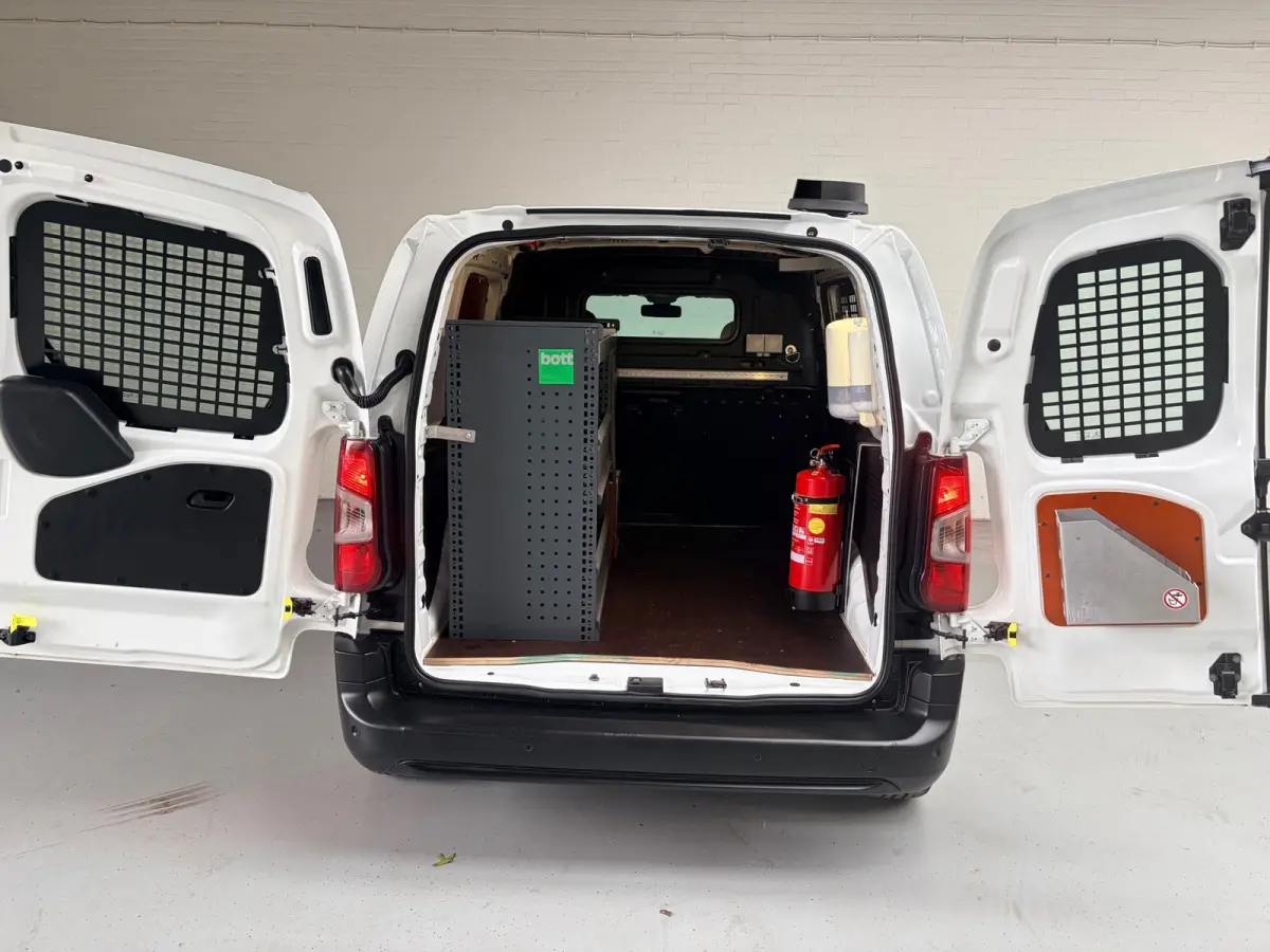 Servicewagen 1.5 BlueHDI 100pk euro61 L1H1 BOTT inrichting, Victron omvormer v230, Standkachel, RIJKLAARPRIJS!