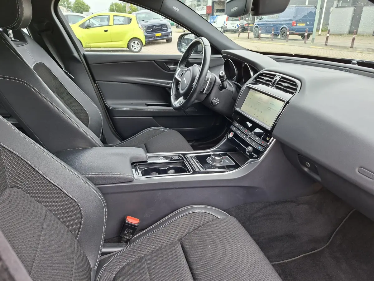 2.0t R-Sport COMPLEET JAGUAR DEALER ONDERHOUDEN! Origineel NL Auto