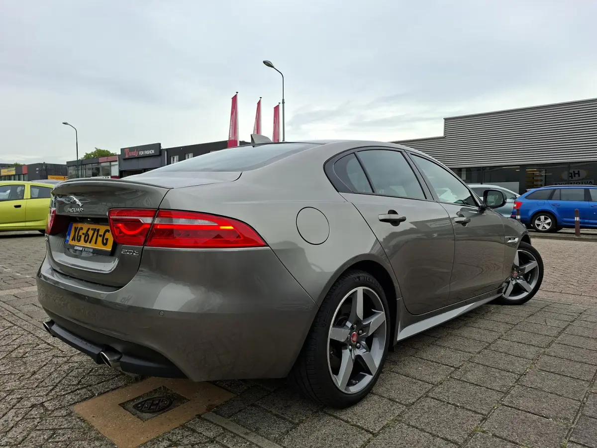 2.0t R-Sport COMPLEET JAGUAR DEALER ONDERHOUDEN! Origineel NL Auto