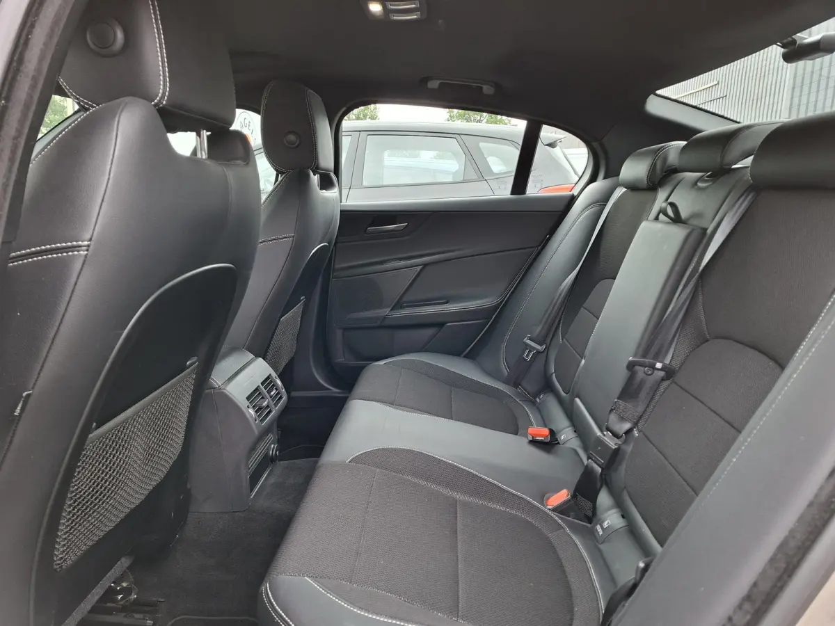 2.0t R-Sport COMPLEET JAGUAR DEALER ONDERHOUDEN! Origineel NL Auto
