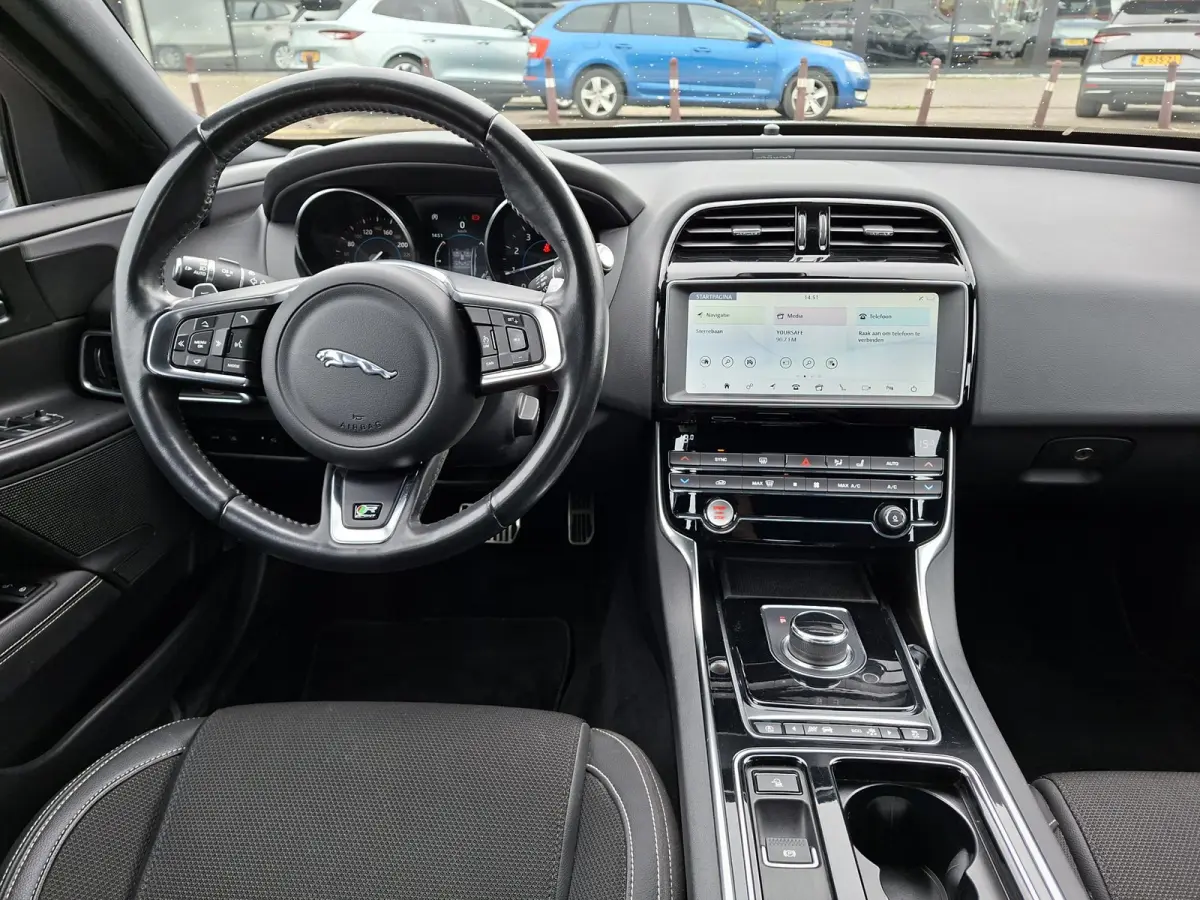 2.0t R-Sport COMPLEET JAGUAR DEALER ONDERHOUDEN! Origineel NL Auto