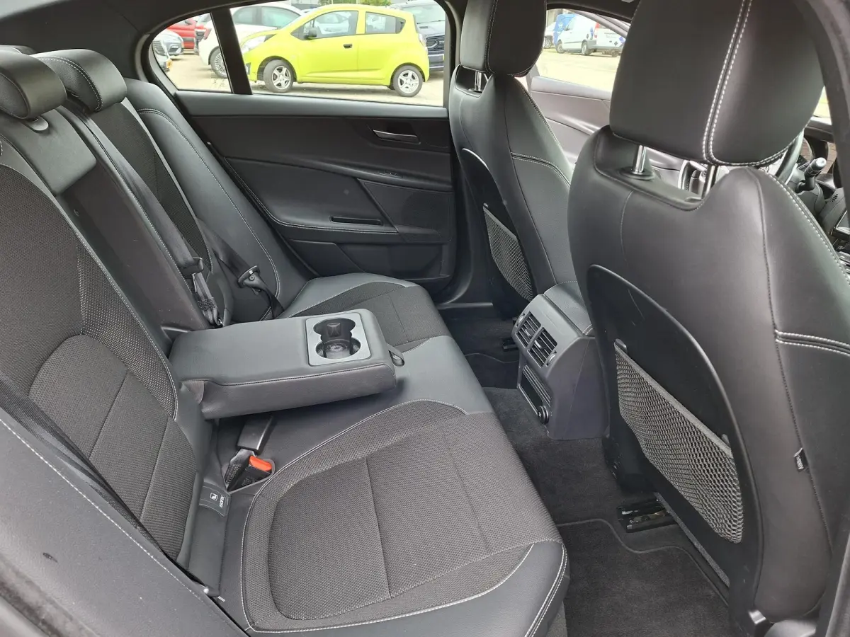 2.0t R-Sport COMPLEET JAGUAR DEALER ONDERHOUDEN! Origineel NL Auto