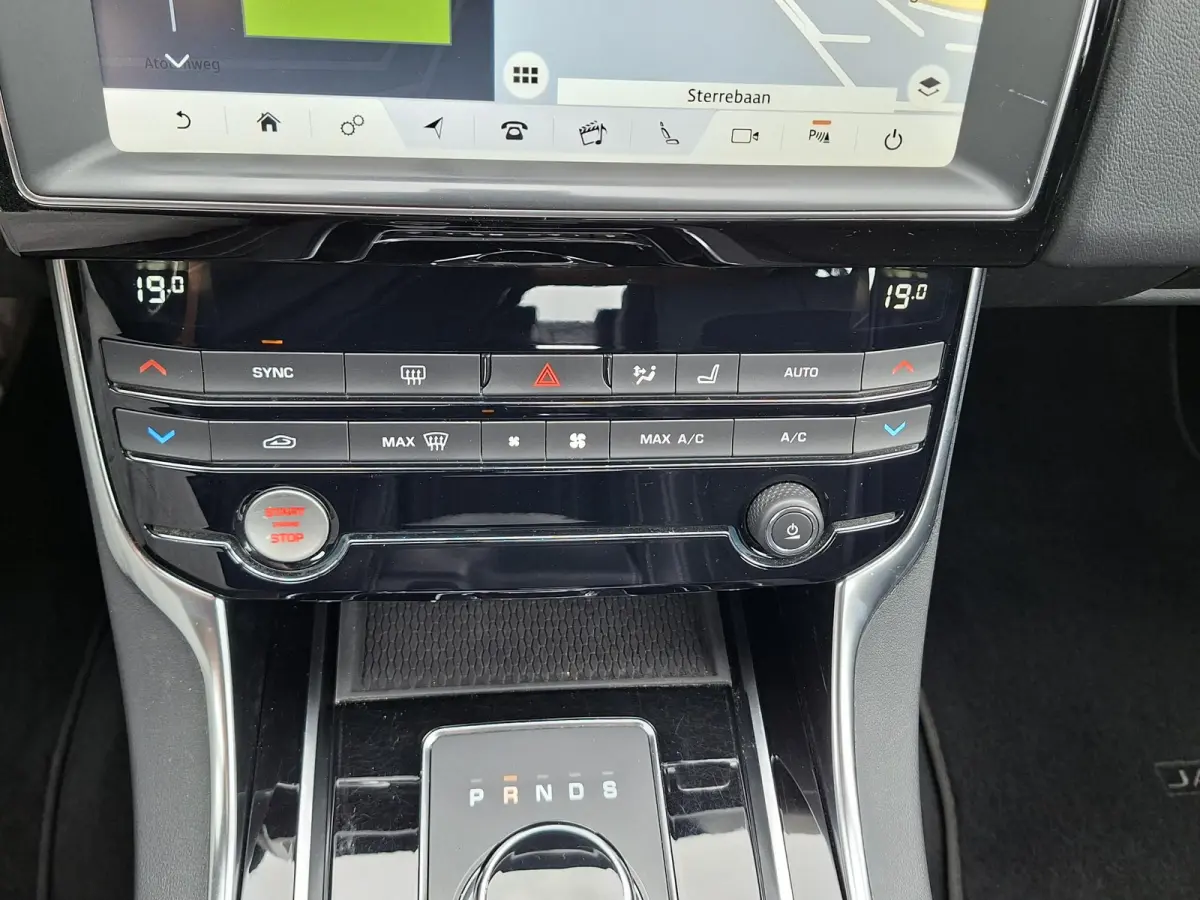 2.0t R-Sport COMPLEET JAGUAR DEALER ONDERHOUDEN! Origineel NL Auto