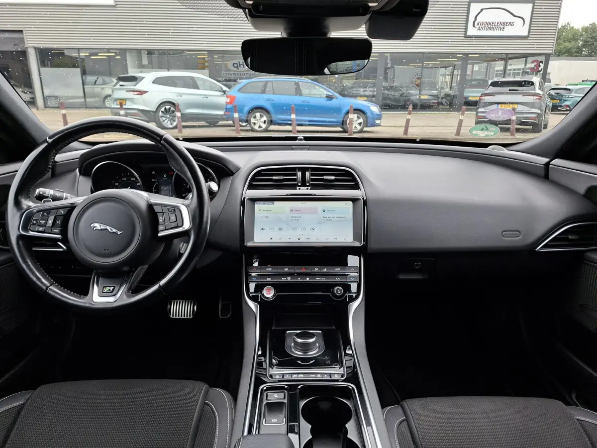2.0t R-Sport COMPLEET JAGUAR DEALER ONDERHOUDEN! Origineel NL Auto