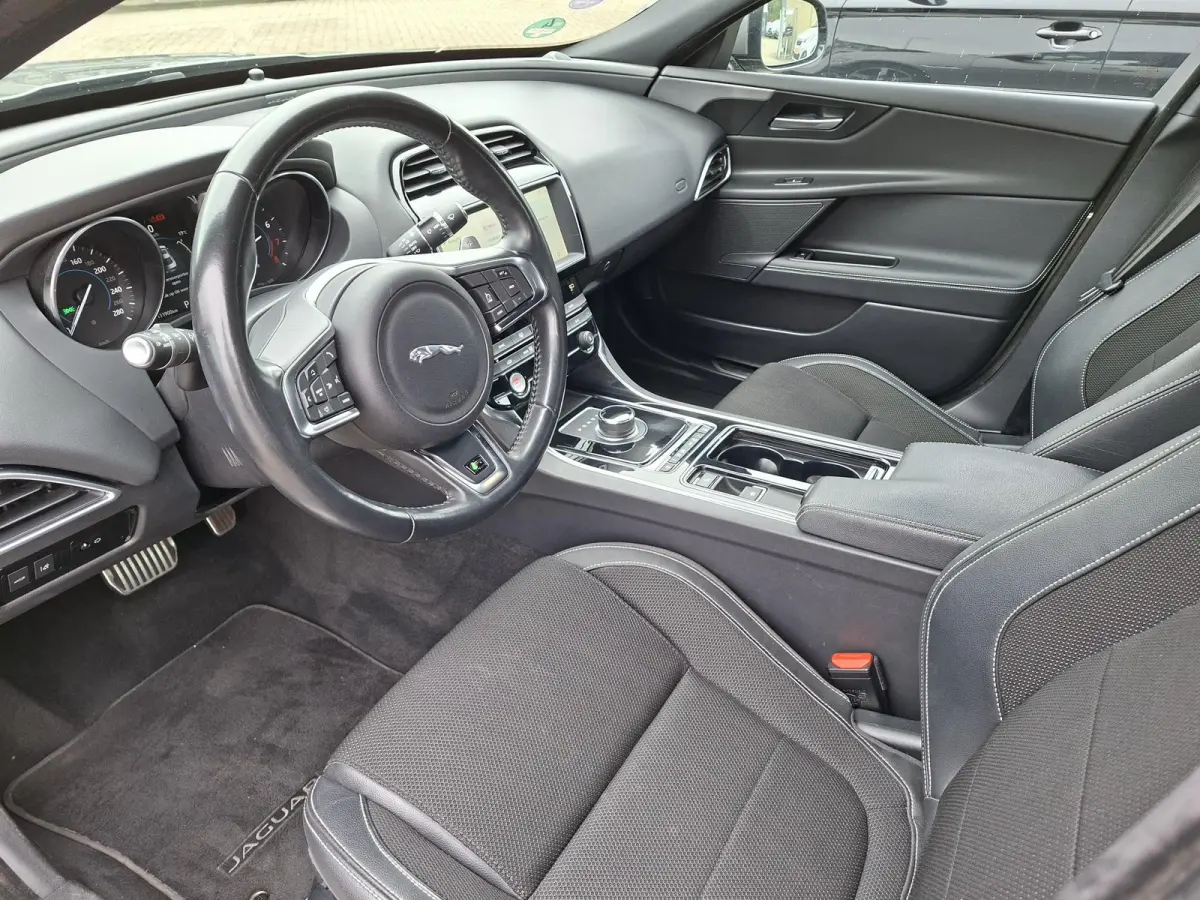 2.0t R-Sport COMPLEET JAGUAR DEALER ONDERHOUDEN! Origineel NL Auto