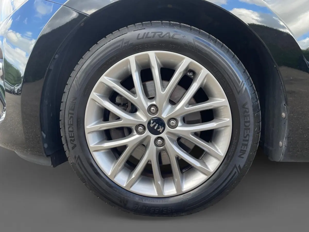 1.0 TGDI DynamicLine | Navigatie | Keyless | Cruise control | Apple Carplay/Android Auto