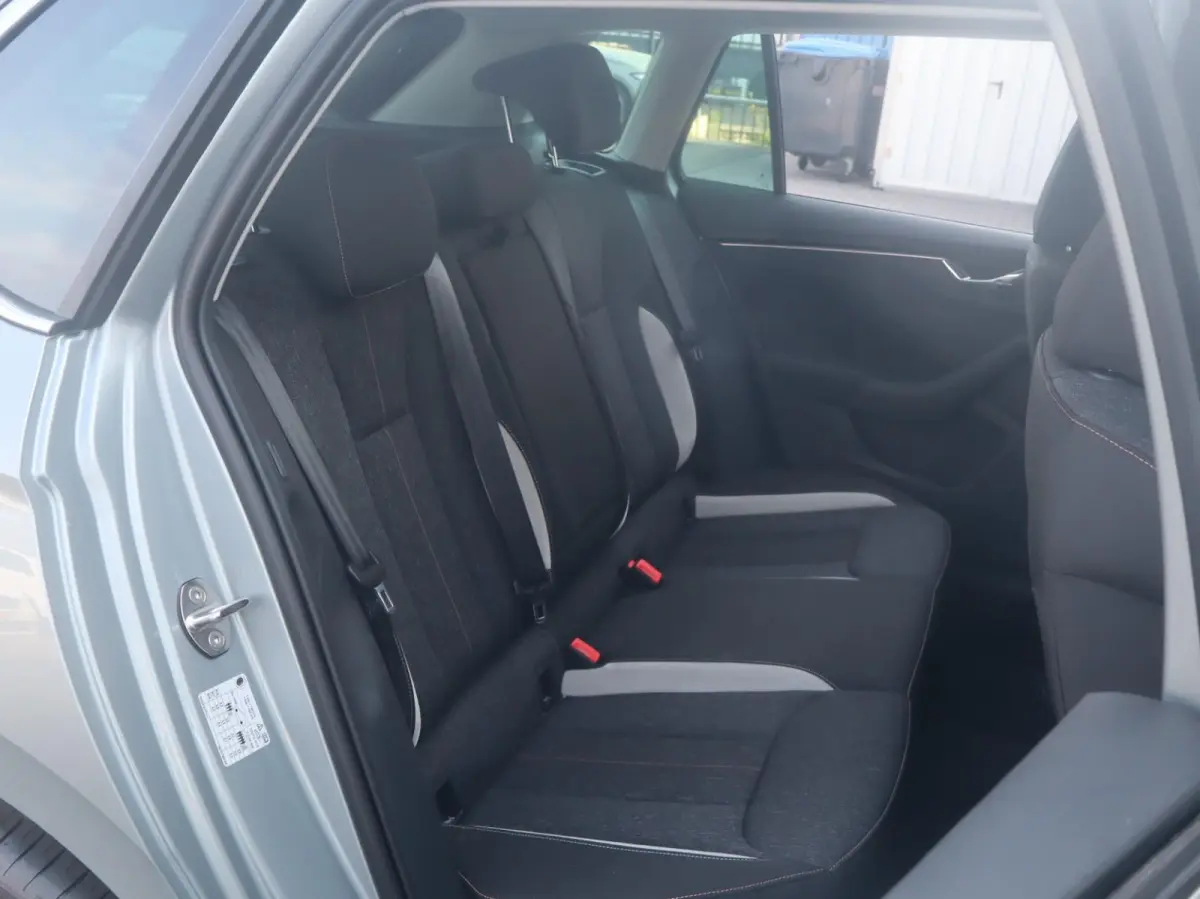 1.0 TSI 115pk DSG Business Edition | Trekhaak | Winter Pakket | 17" Velgen