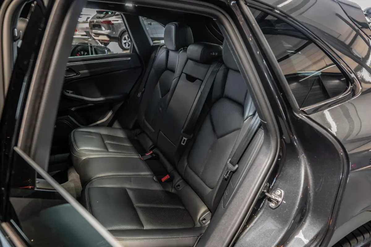 2.0 Pano | Standkachel | Elektr. Trekhaak | NL Auto