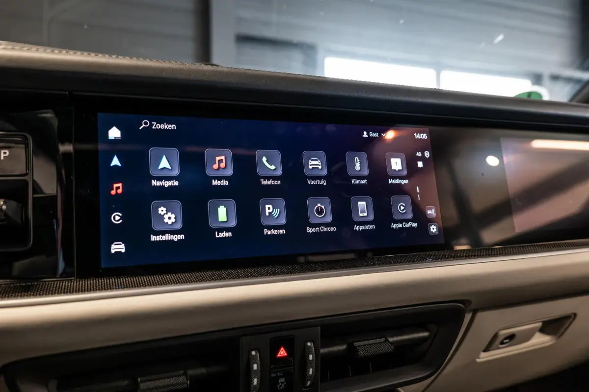 3.0 E-Hybrid Black Edition Achterasbesturing | Stoelventilatie V+A | Passenger Display | Race-Tex