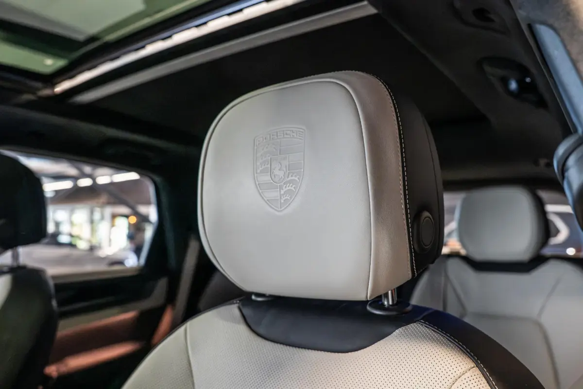 3.0 E-Hybrid Black Edition Achterasbesturing | Stoelventilatie V+A | Passenger Display | Race-Tex