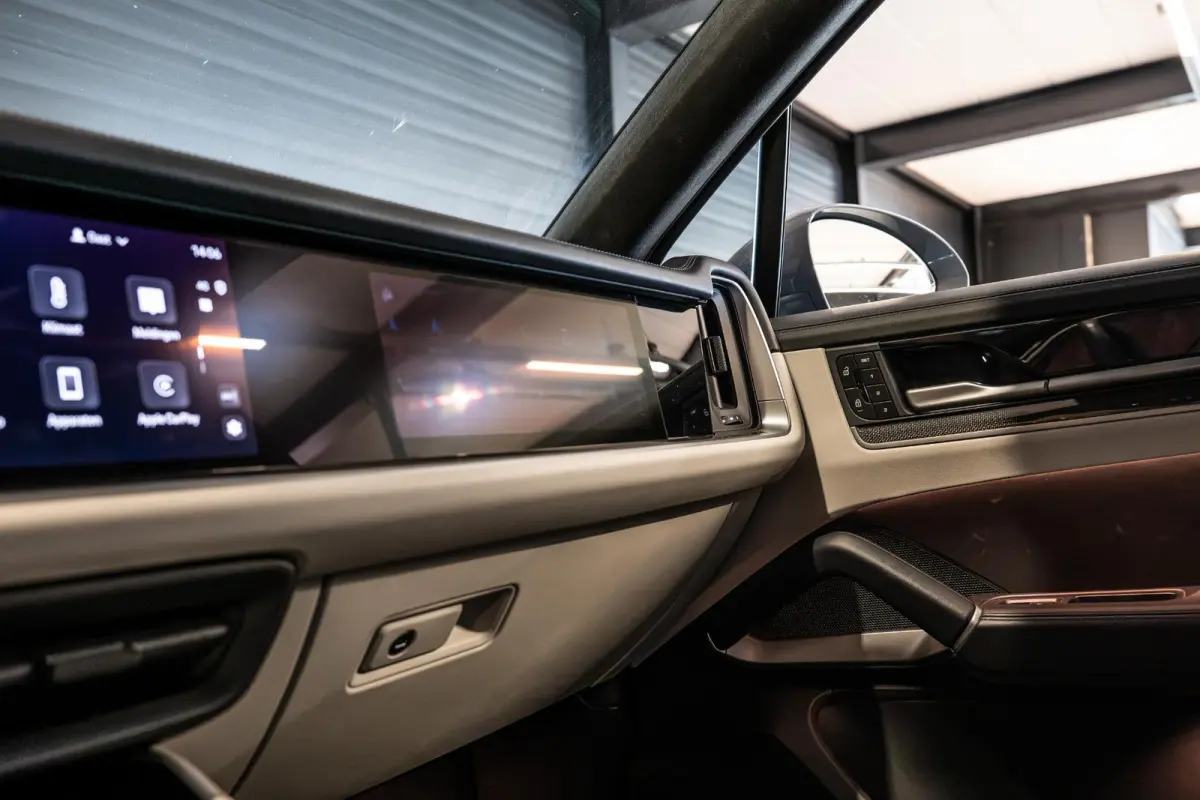 3.0 E-Hybrid Black Edition Achterasbesturing | Stoelventilatie V+A | Passenger Display | Race-Tex