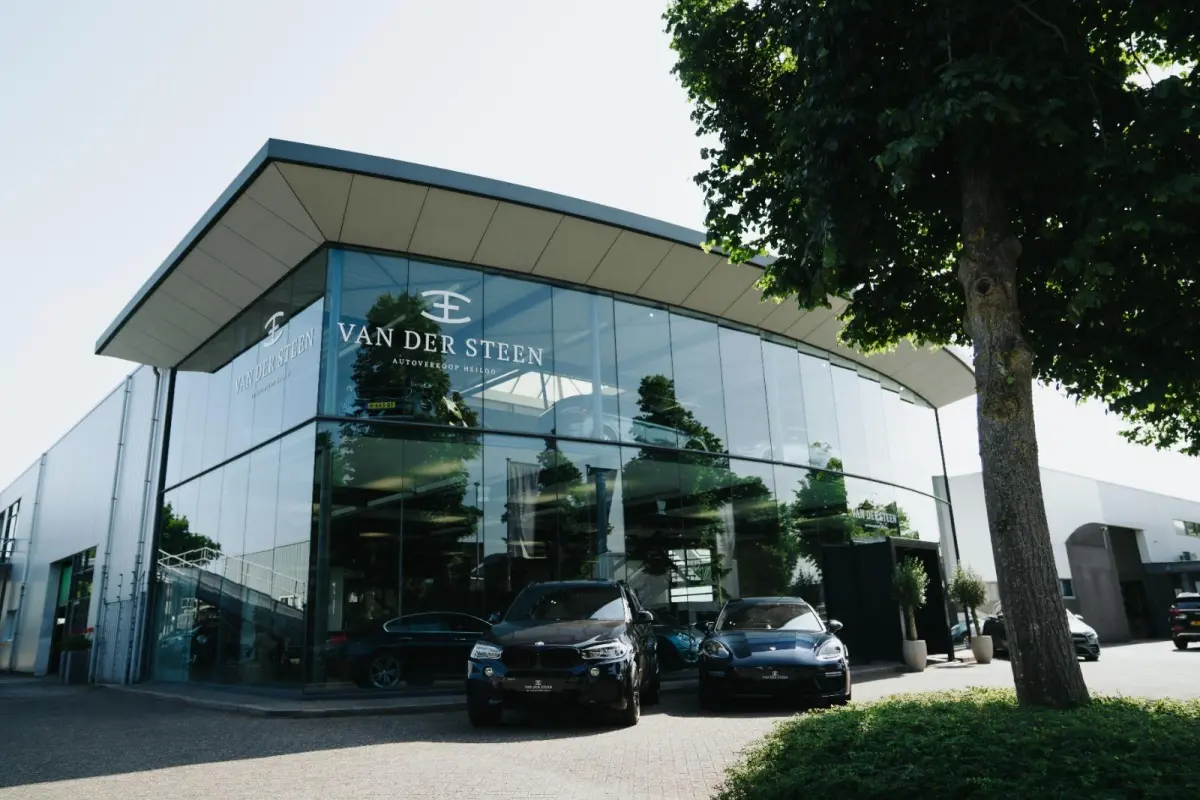 3.0 E-Hybrid Black Edition Achterasbesturing | Stoelventilatie V+A | Passenger Display | Race-Tex