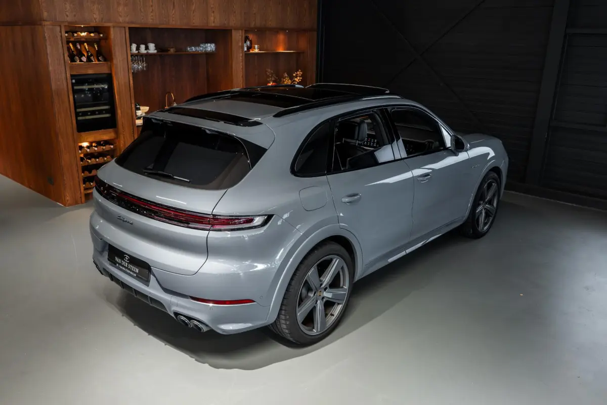 3.0 E-Hybrid Black Edition Achterasbesturing | Stoelventilatie V+A | Passenger Display | Race-Tex