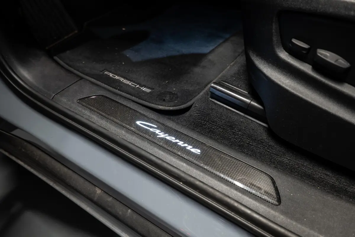 3.0 E-Hybrid Black Edition Achterasbesturing | Stoelventilatie V+A | Passenger Display | Race-Tex