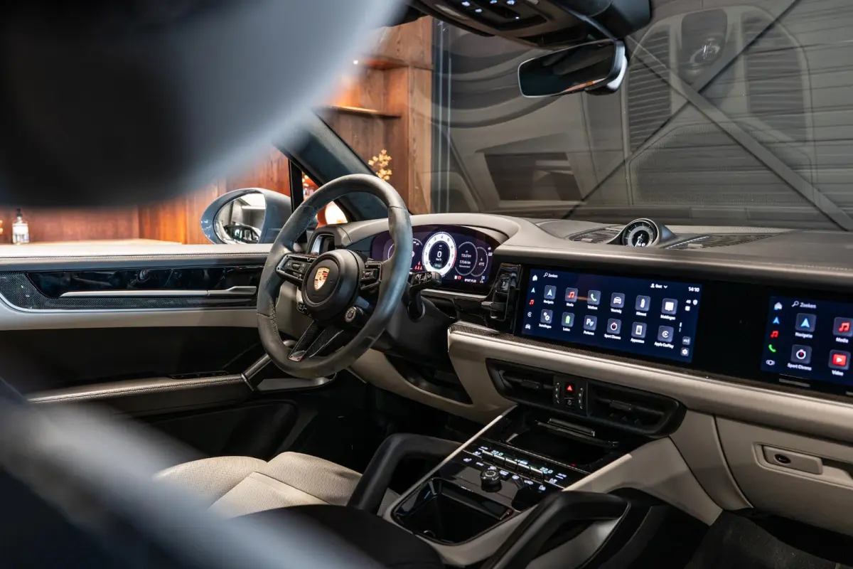 3.0 E-Hybrid Black Edition Achterasbesturing | Stoelventilatie V+A | Passenger Display | Race-Tex