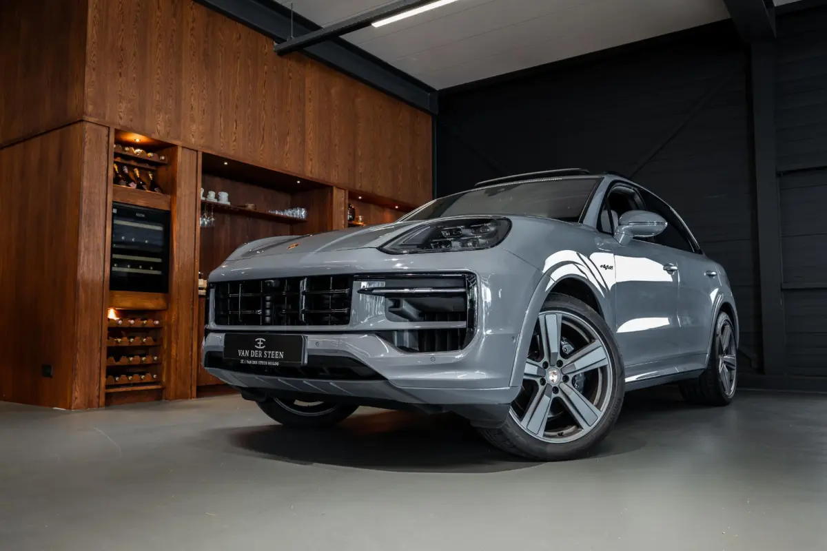 3.0 E-Hybrid Black Edition Achterasbesturing | Stoelventilatie V+A | Passenger Display | Race-Tex