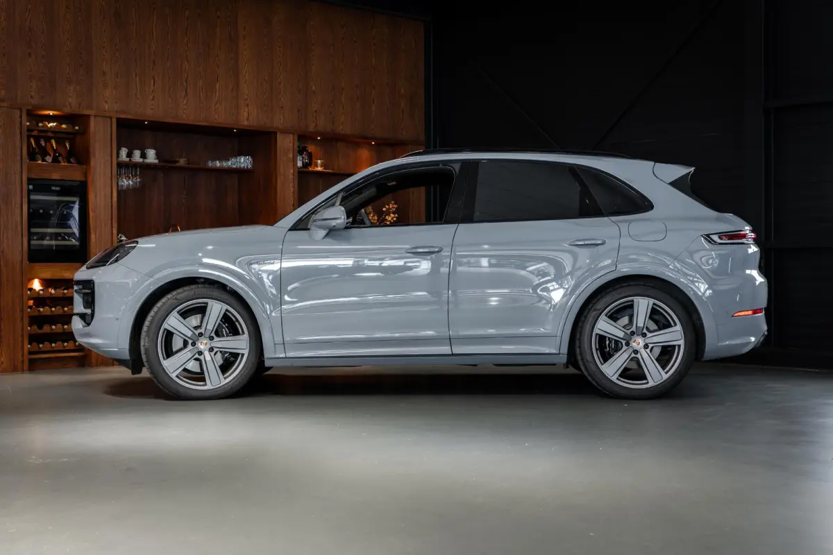 3.0 E-Hybrid Black Edition Achterasbesturing | Stoelventilatie V+A | Passenger Display | Race-Tex