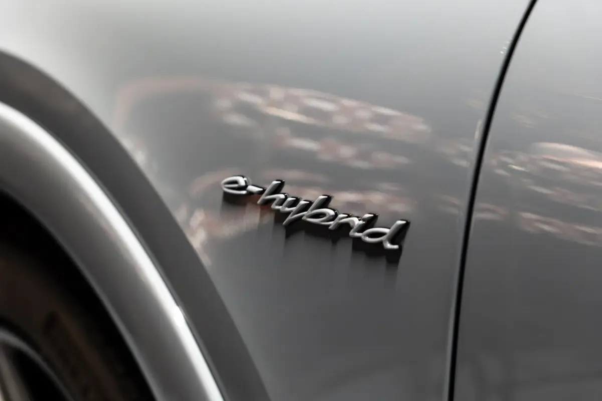 3.0 E-Hybrid Black Edition Achterasbesturing | Stoelventilatie V+A | Passenger Display | Race-Tex