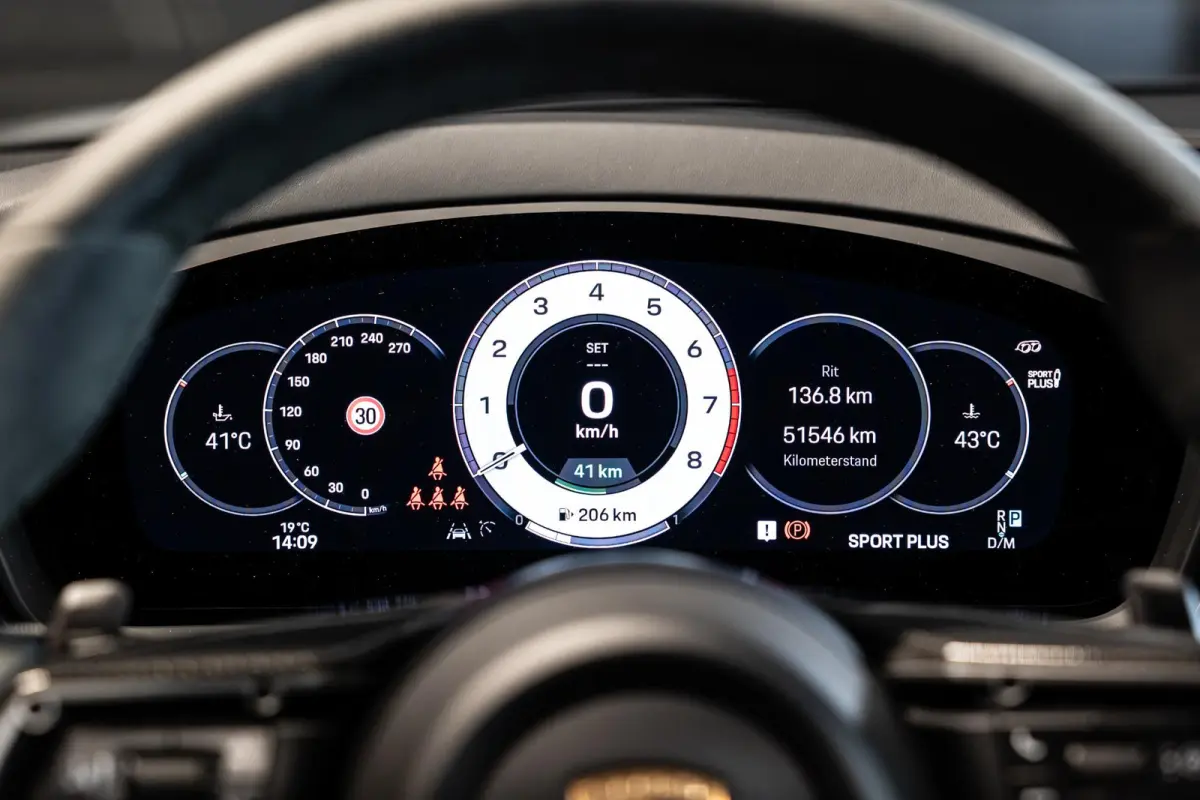 3.0 E-Hybrid Black Edition Achterasbesturing | Stoelventilatie V+A | Passenger Display | Race-Tex