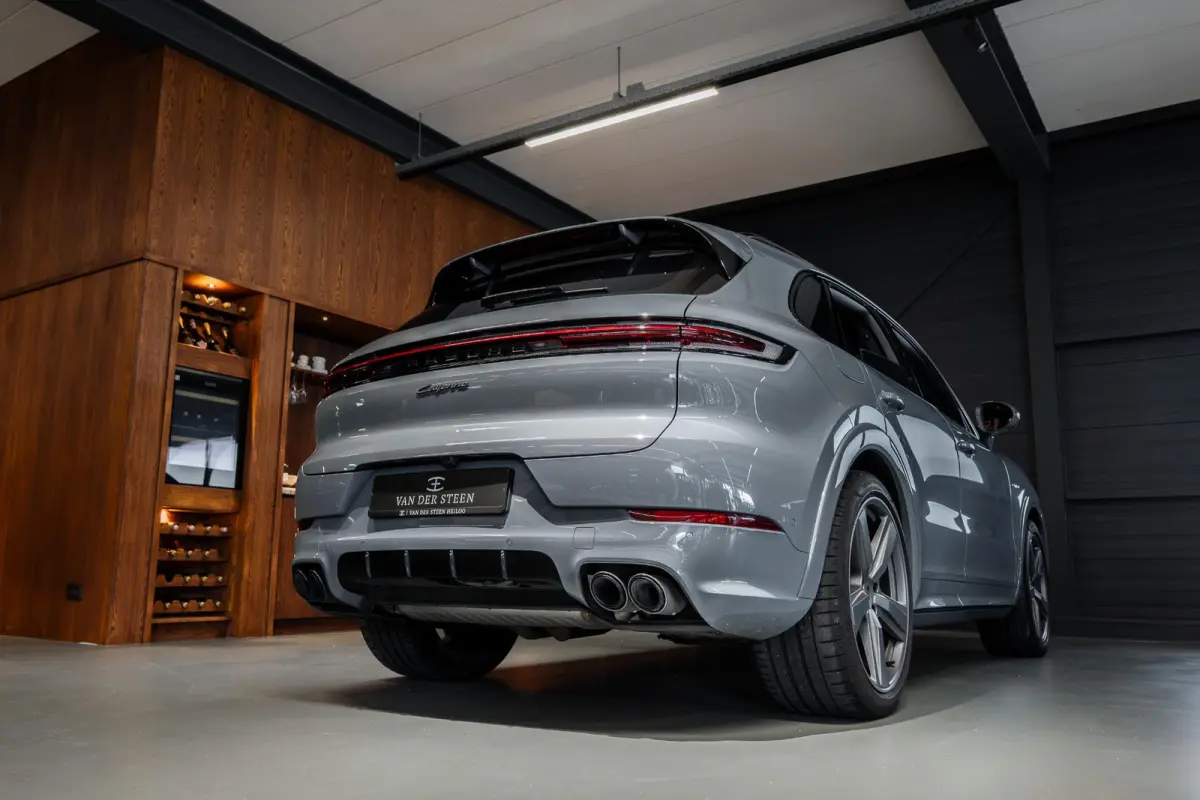 3.0 E-Hybrid Black Edition Achterasbesturing | Stoelventilatie V+A | Passenger Display | Race-Tex