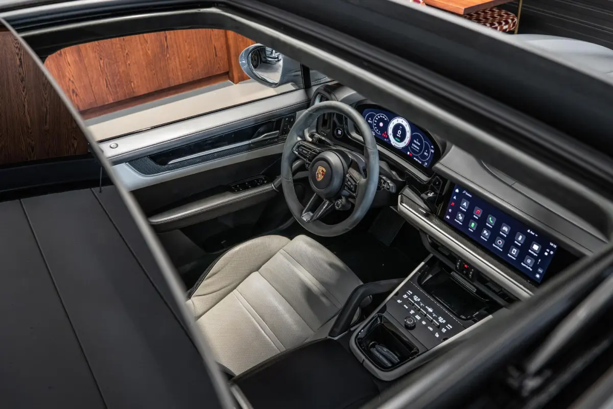 3.0 E-Hybrid Black Edition Achterasbesturing | Stoelventilatie V+A | Passenger Display | Race-Tex