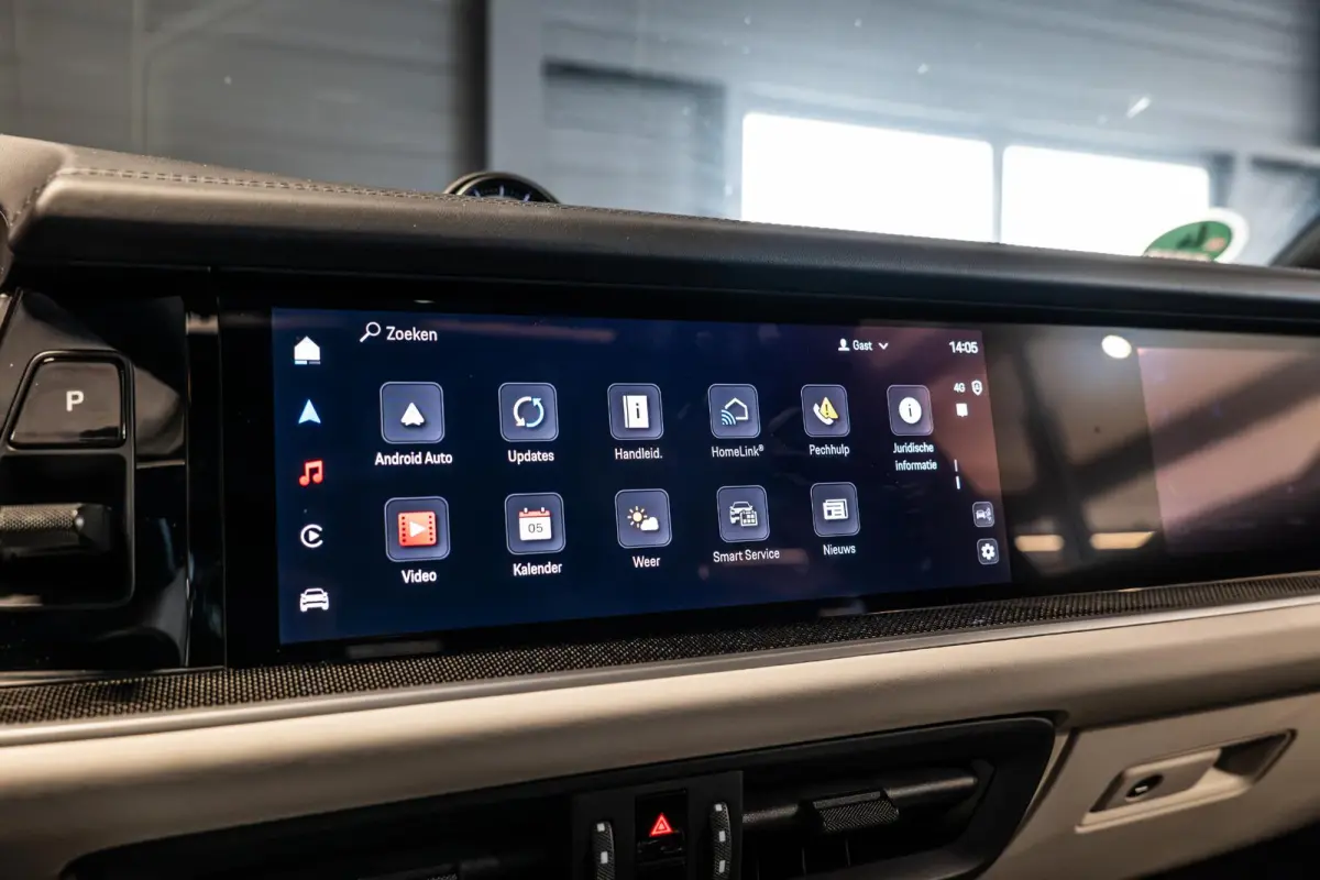 3.0 E-Hybrid Black Edition Achterasbesturing | Stoelventilatie V+A | Passenger Display | Race-Tex