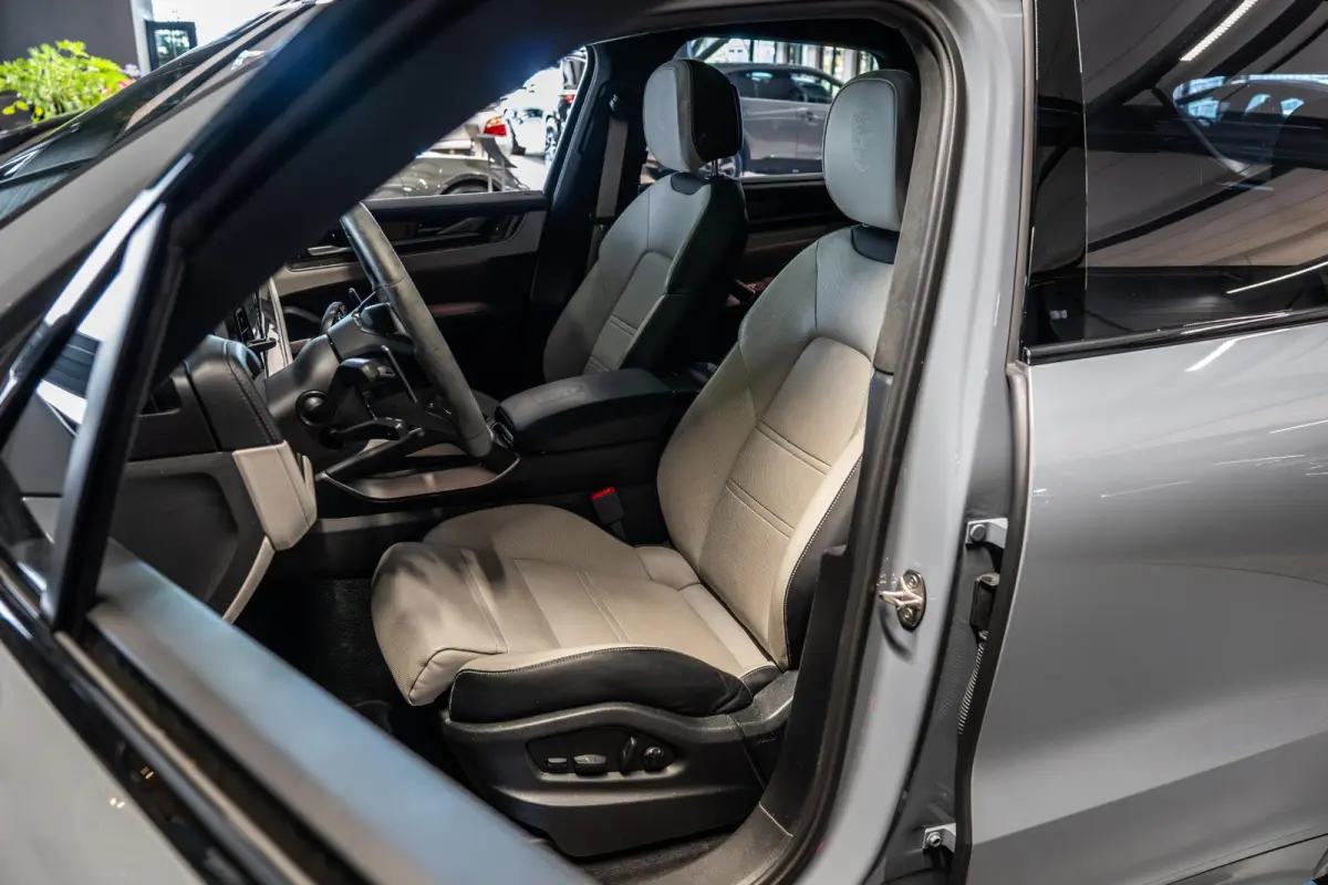 3.0 E-Hybrid Black Edition Achterasbesturing | Stoelventilatie V+A | Passenger Display | Race-Tex