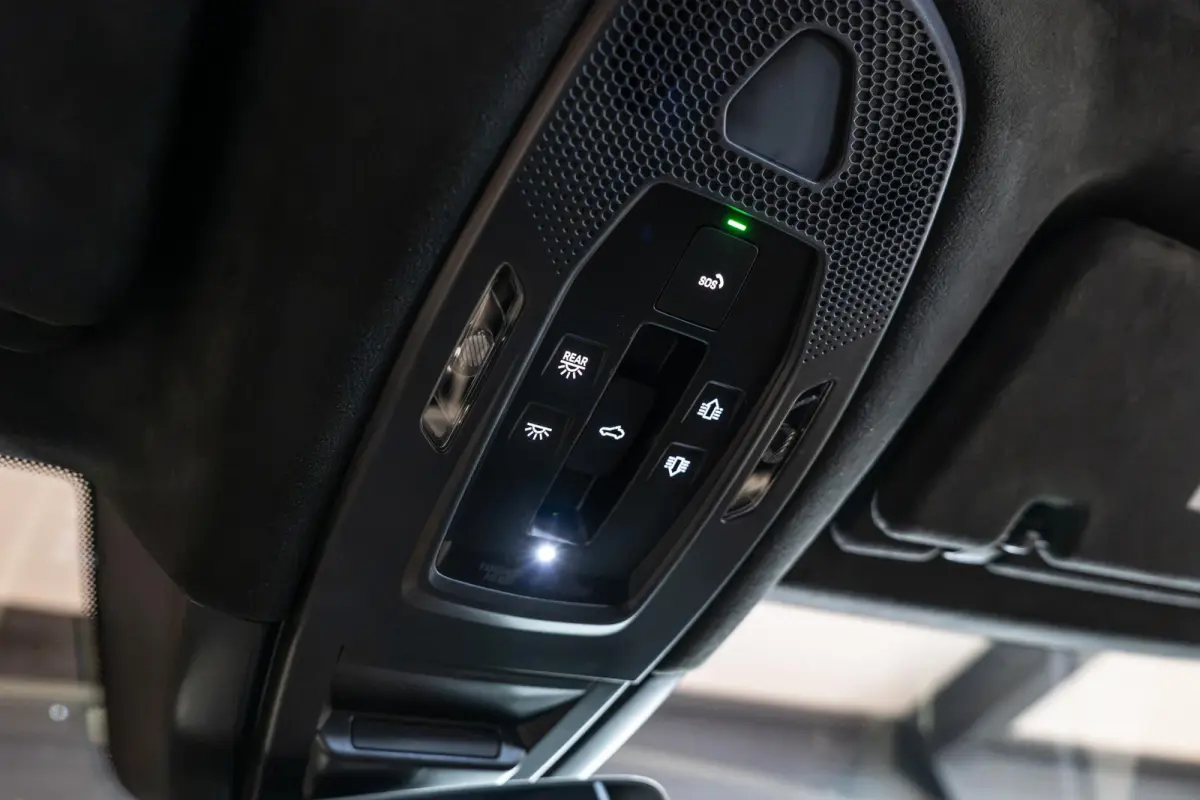 3.0 E-Hybrid Black Edition Achterasbesturing | Stoelventilatie V+A | Passenger Display | Race-Tex