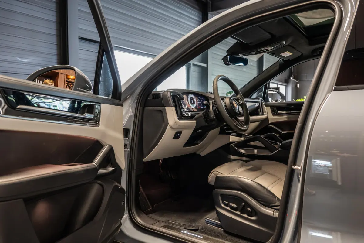 3.0 E-Hybrid Black Edition Achterasbesturing | Stoelventilatie V+A | Passenger Display | Race-Tex