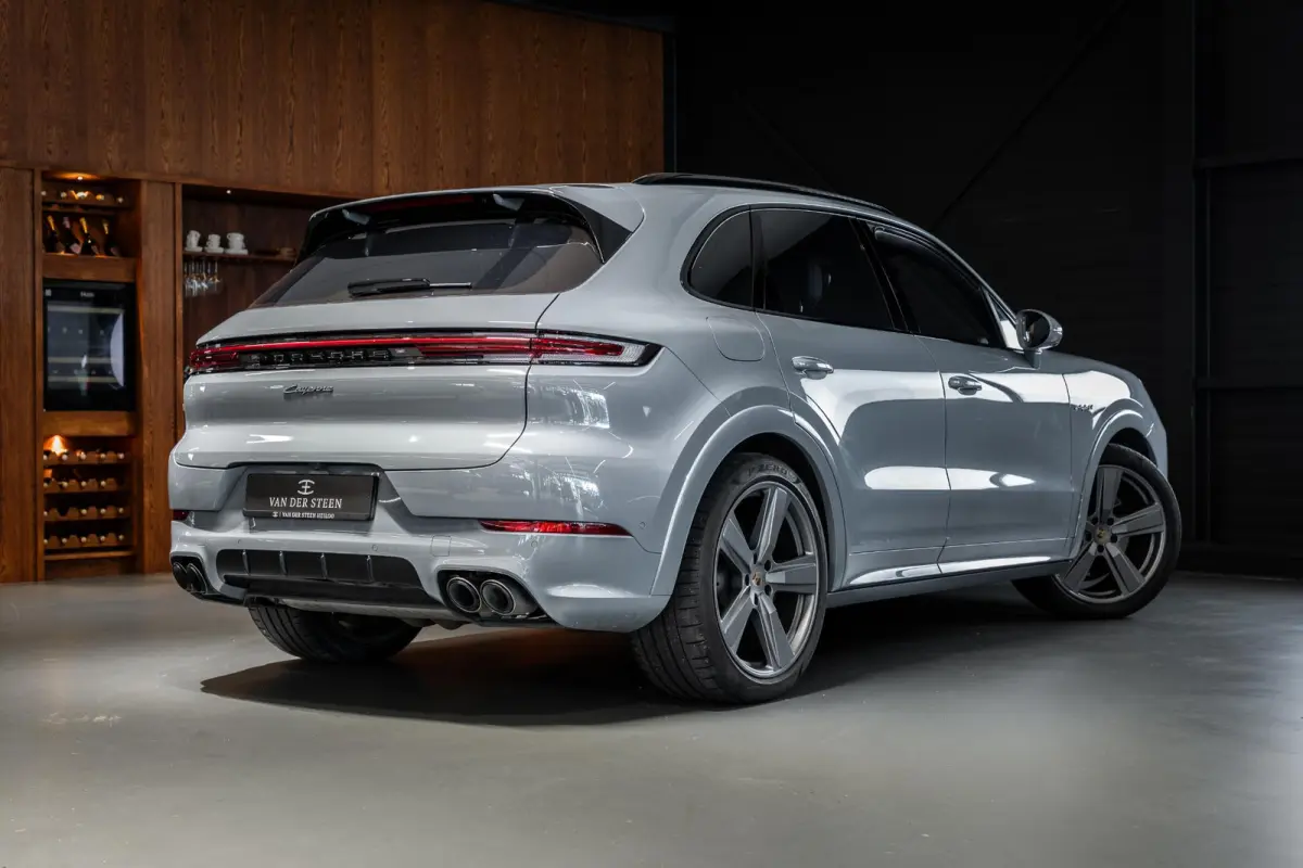 3.0 E-Hybrid Black Edition Achterasbesturing | Stoelventilatie V+A | Passenger Display | Race-Tex