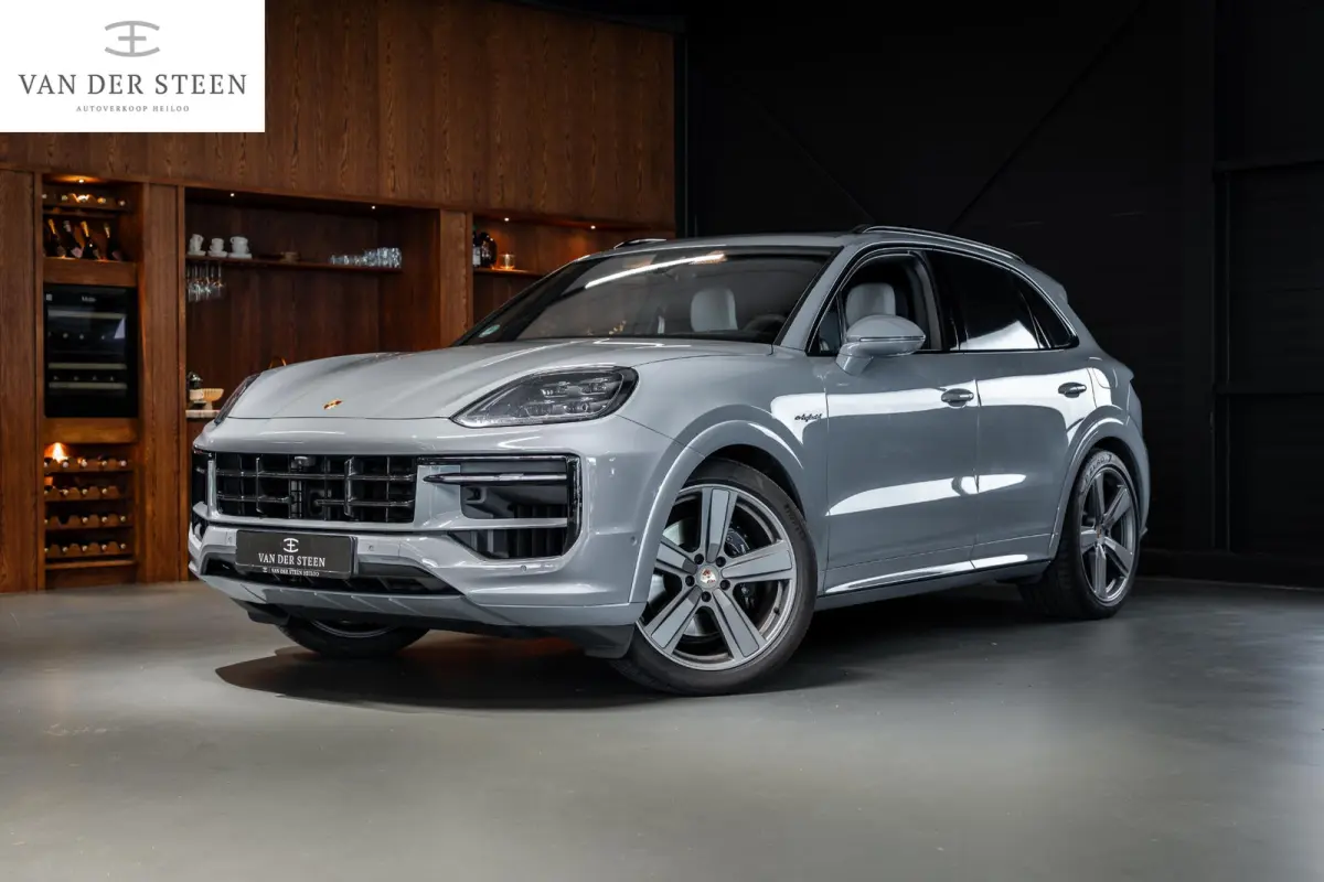 3.0 E-Hybrid Black Edition Achterasbesturing | Stoelventilatie V+A | Passenger Display | Race-Tex