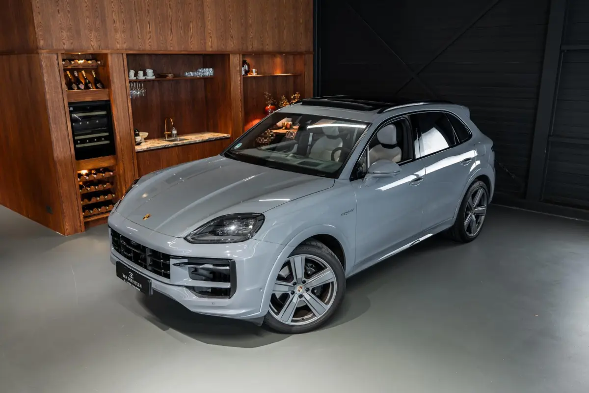 3.0 E-Hybrid Black Edition Achterasbesturing | Stoelventilatie V+A | Passenger Display | Race-Tex