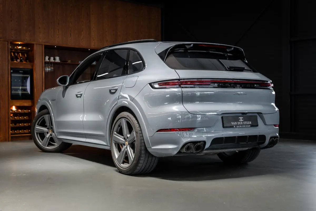 3.0 E-Hybrid Black Edition Achterasbesturing | Stoelventilatie V+A | Passenger Display | Race-Tex