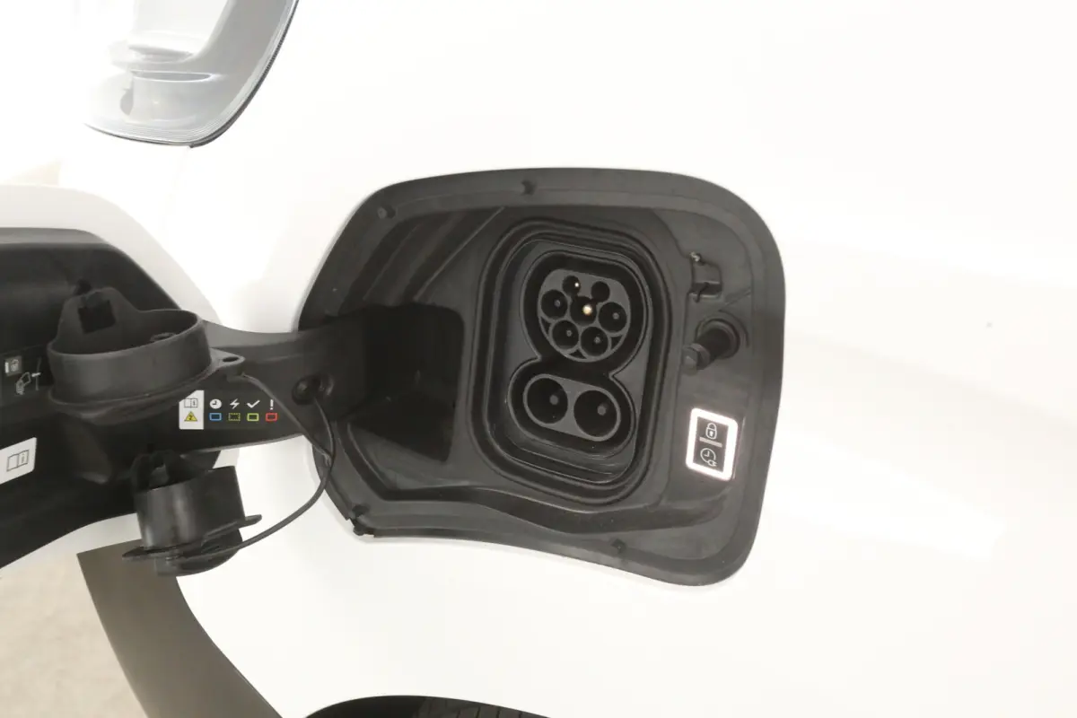 Elektrisch L2H1 75 kWh Long Range | Snelladen | Airco | Camera | Cruise | 3 Zits | Carplay