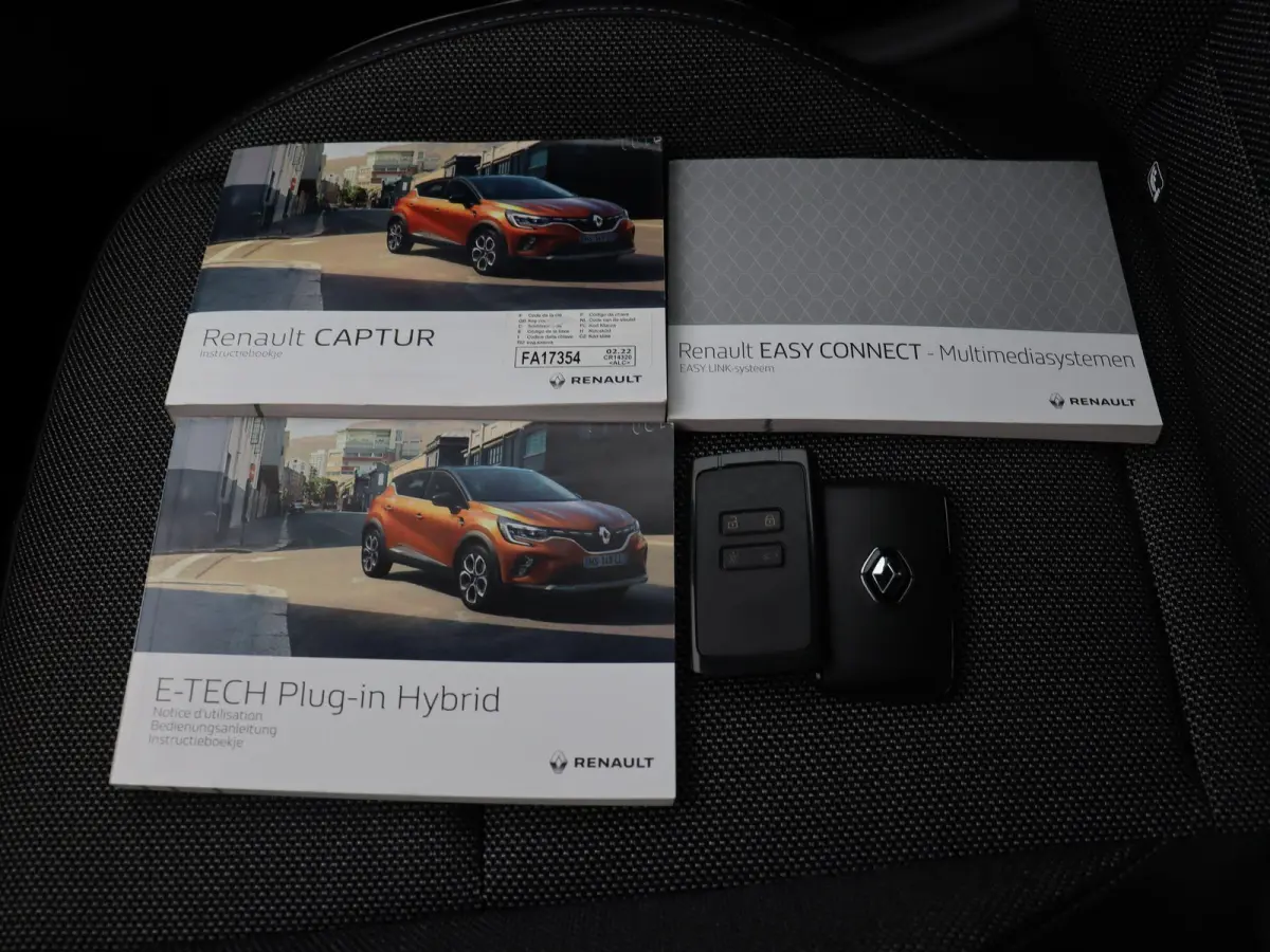 E-Tech Plug-in Hybrid 160pk Intens | Trekhaak | Dealer onderhouden | Camera | Climate control | 18" Lichtmetaal |