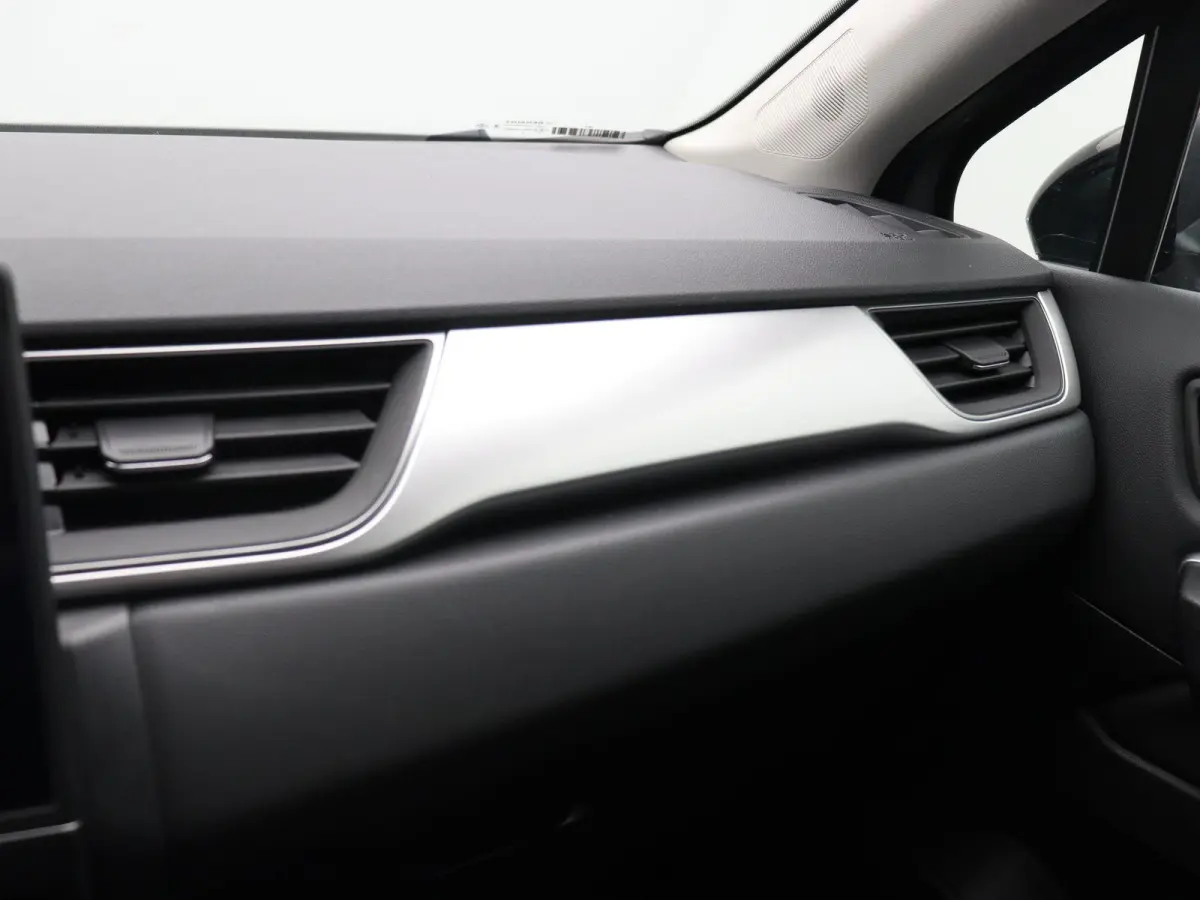 E-Tech Plug-in Hybrid 160pk Intens | Trekhaak | Dealer onderhouden | Camera | Climate control | 18" Lichtmetaal |