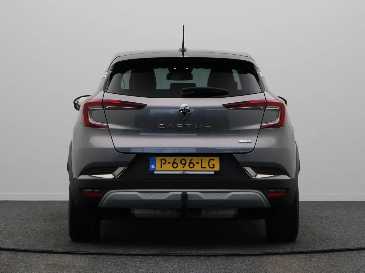 E-Tech Plug-in Hybrid 160pk Intens | Trekhaak | Dealer onderhouden | Camera | Climate control | 18" Lichtmetaal |