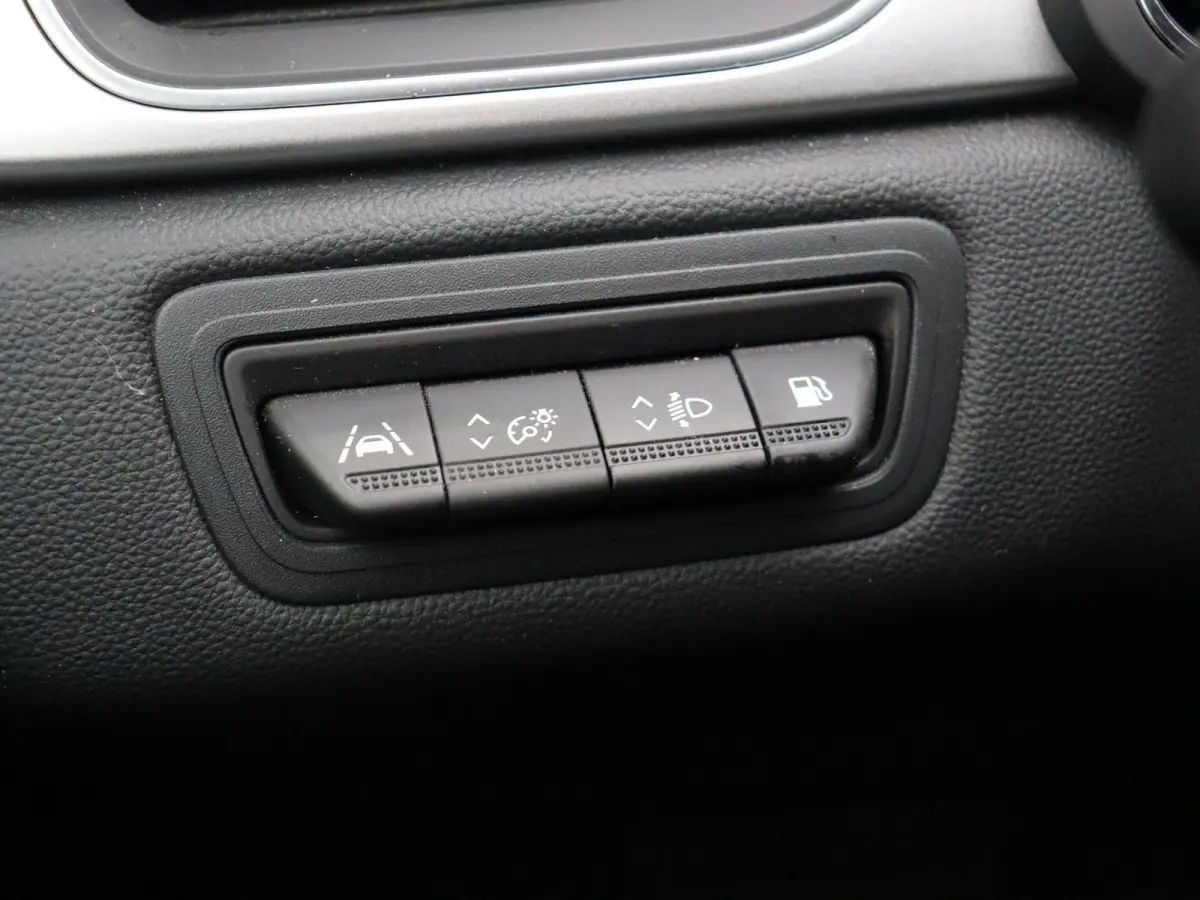 E-Tech Plug-in Hybrid 160pk Intens | Trekhaak | Dealer onderhouden | Camera | Climate control | 18" Lichtmetaal |