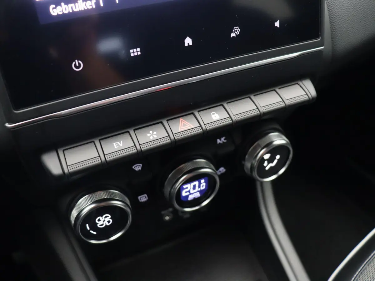 E-Tech Plug-in Hybrid 160pk Intens | Trekhaak | Dealer onderhouden | Camera | Climate control | 18" Lichtmetaal |