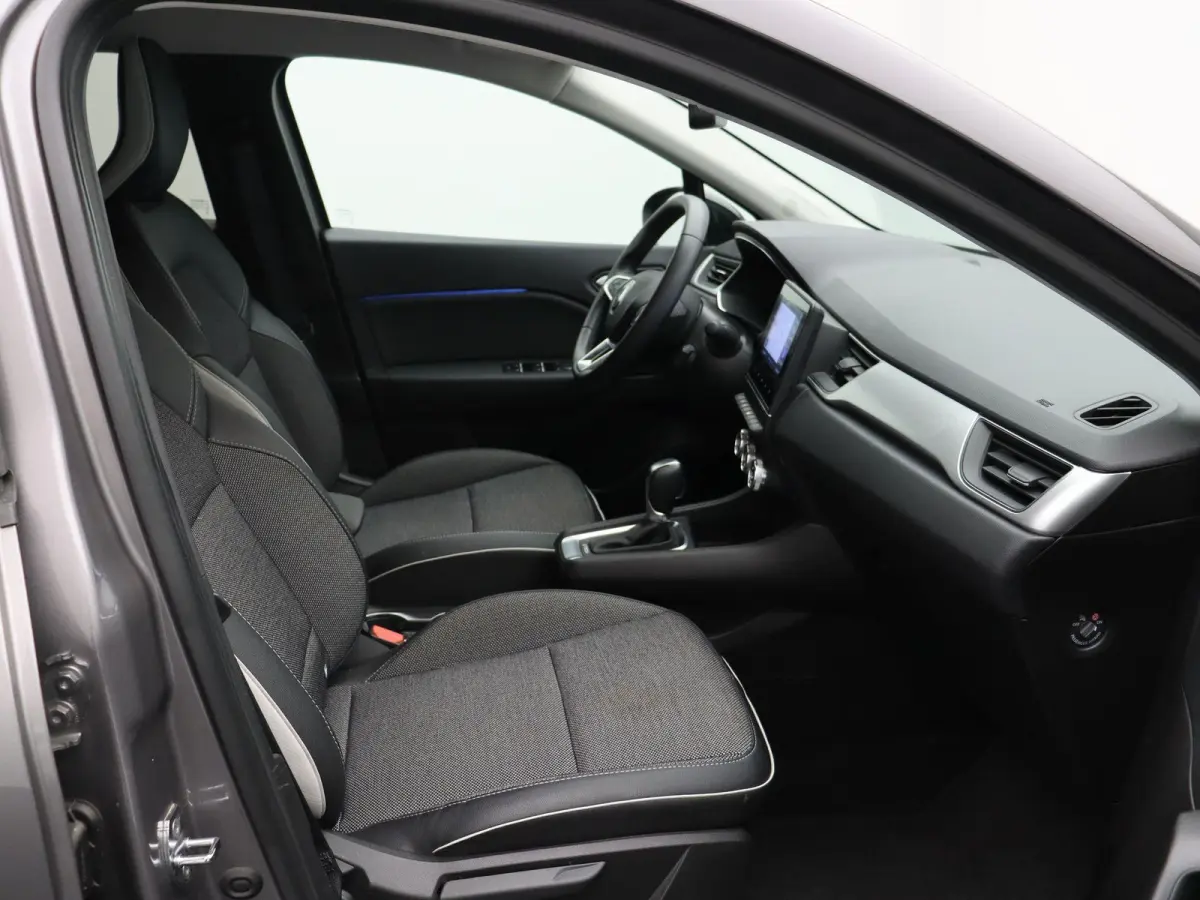 E-Tech Plug-in Hybrid 160pk Intens | Trekhaak | Dealer onderhouden | Camera | Climate control | 18" Lichtmetaal |