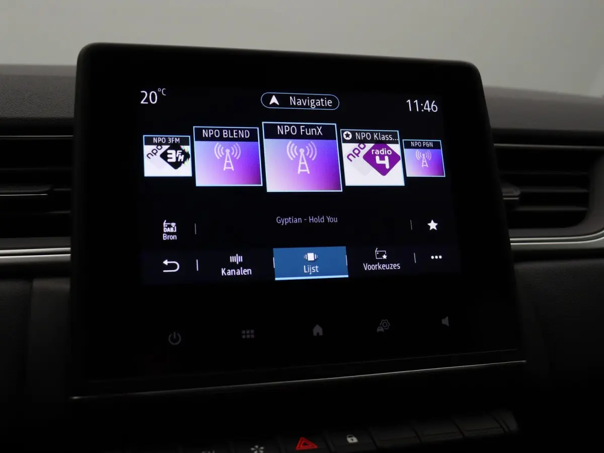 E-Tech Plug-in Hybrid 160pk Intens | Trekhaak | Dealer onderhouden | Camera | Climate control | 18" Lichtmetaal |