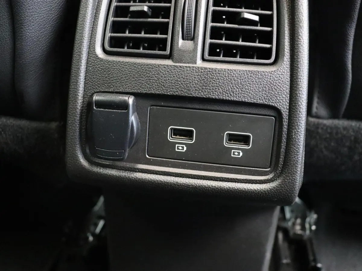 E-Tech Plug-in Hybrid 160pk Intens | Trekhaak | Dealer onderhouden | Camera | Climate control | 18" Lichtmetaal |