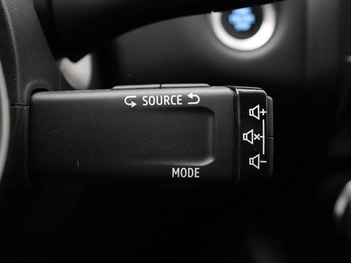 E-Tech Plug-in Hybrid 160pk Intens | Trekhaak | Dealer onderhouden | Camera | Climate control | 18" Lichtmetaal |