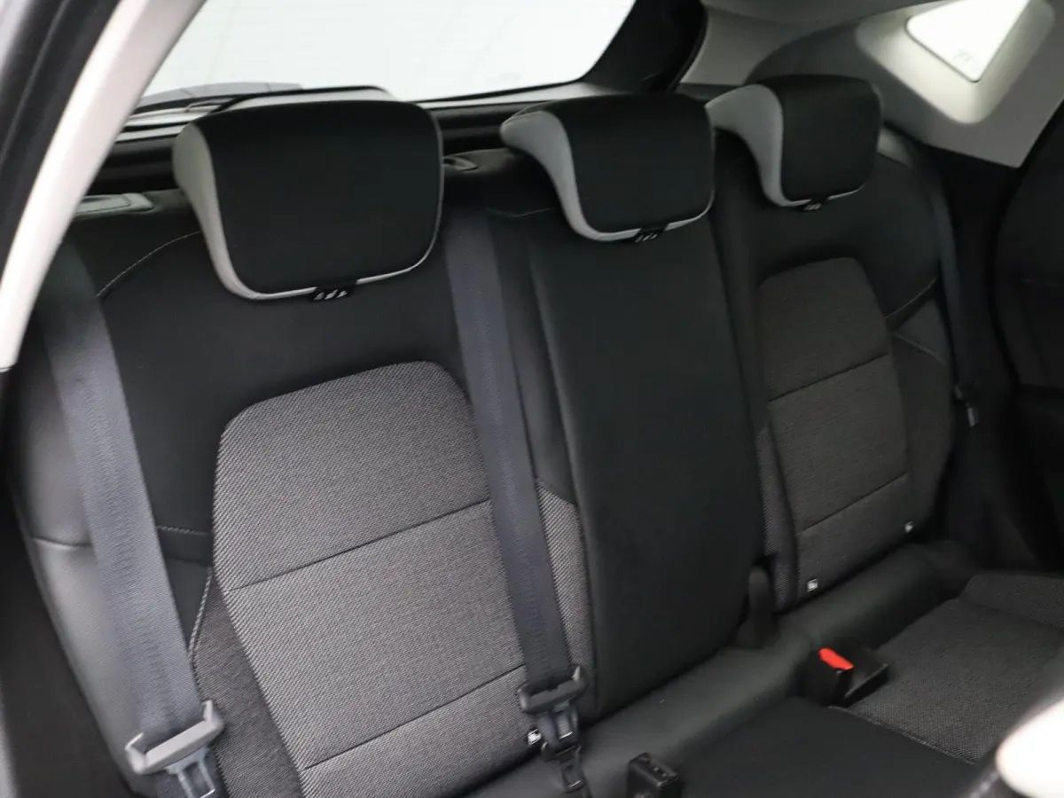 E-Tech Plug-in Hybrid 160pk Intens | Trekhaak | Dealer onderhouden | Camera | Climate control | 18" Lichtmetaal |