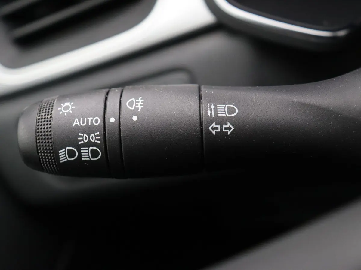 E-Tech Plug-in Hybrid 160pk Intens | Trekhaak | Dealer onderhouden | Camera | Climate control | 18" Lichtmetaal |