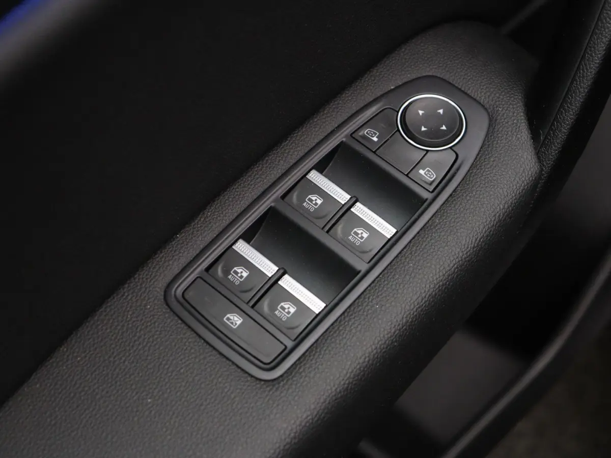 E-Tech Plug-in Hybrid 160pk Intens | Trekhaak | Dealer onderhouden | Camera | Climate control | 18" Lichtmetaal |
