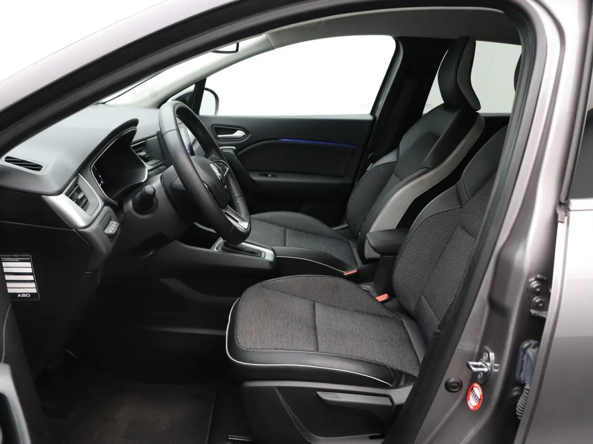 E-Tech Plug-in Hybrid 160pk Intens | Trekhaak | Dealer onderhouden | Camera | Climate control | 18" Lichtmetaal |