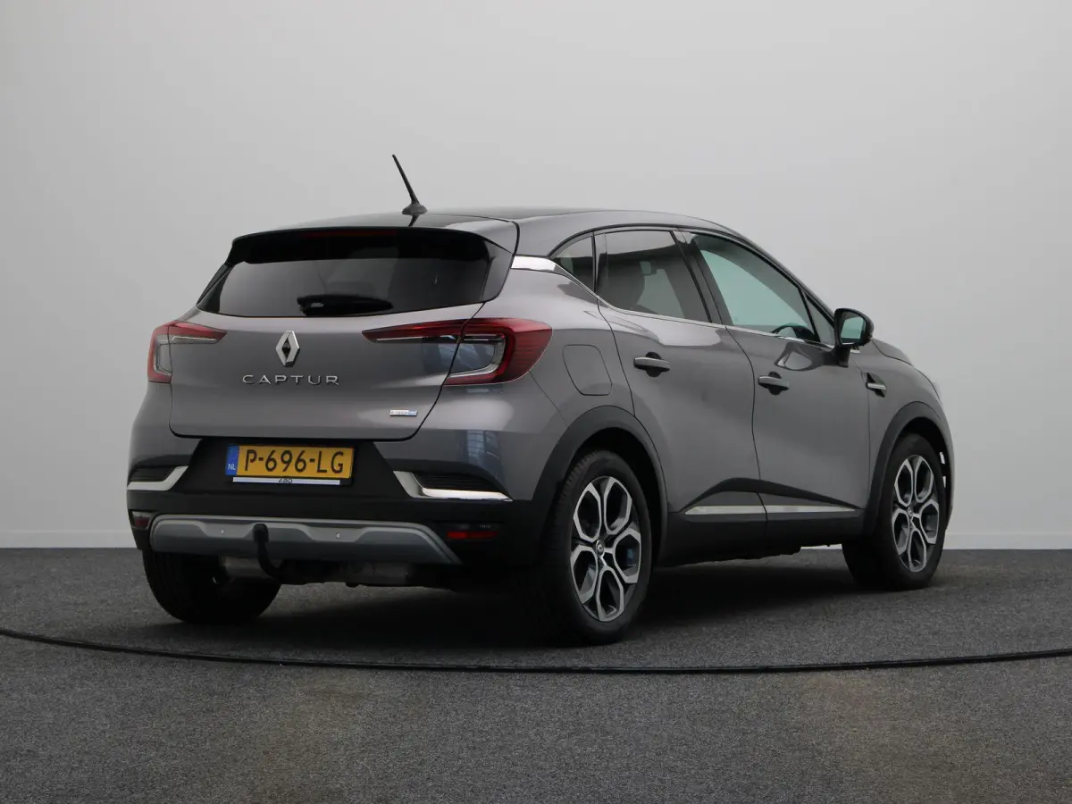 E-Tech Plug-in Hybrid 160pk Intens | Trekhaak | Dealer onderhouden | Camera | Climate control | 18" Lichtmetaal |
