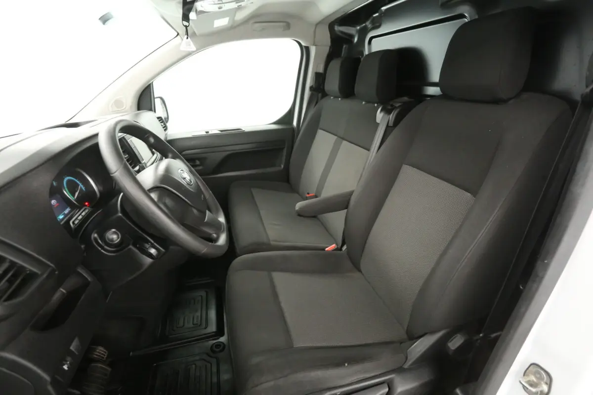 Elektrisch 75 kWh Long Range L2H1 | Snelladen | SOH 99% | Airco | Cruise | 3 Zits | Carplay | Parkeersens.