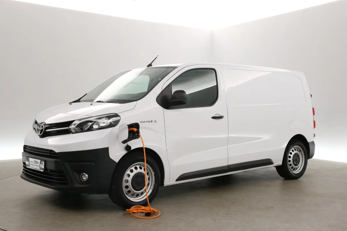 Elektrisch 75 kWh Long Range L2H1 | Snelladen | SOH 99% | Airco | Cruise | 3 Zits | Carplay | Parkeersens.